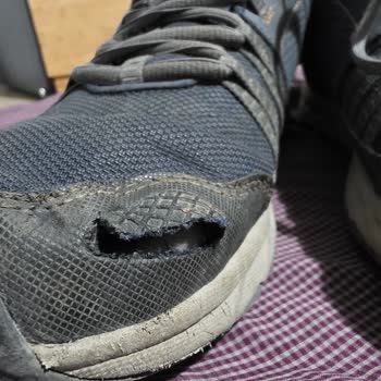 Skechers Ayakkabılarda Dikiş Ve Ön Kısım Sorunları İçin Değişim Talebi