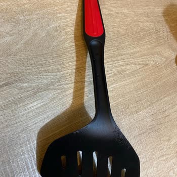 Sağlık Riski Taşıyan Deforme Tupperware Spatula İlk Kullanımda Çöktü