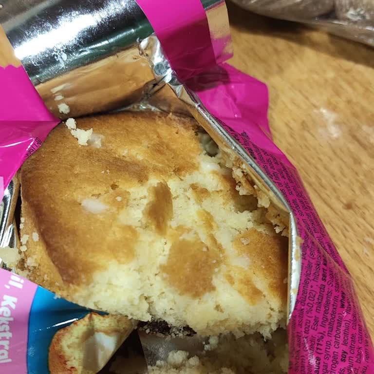 Ödenen Poşet Ücretine Rağmen Tek Poşete Sıkıştırılan Gıda Ve Temizlik Ürünleri