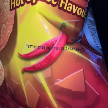 Patos Acı Baharat Cipsi Sert Bayat Ve Tazeliği Sorguluyor