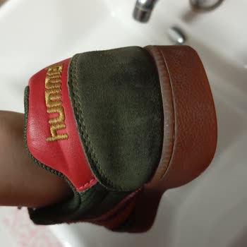 Hummel Ayakkabım Sürede Yırtıldı Ve Suya Maruz Kalınca Rengi Değişti Değişim Ya Da İade İstiyorum