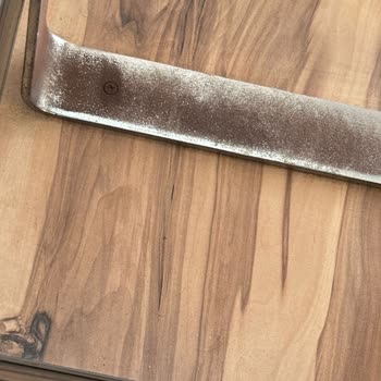 Paslı Masa Ayağı Ve Kalitesiz Sandalyeler İçin Çözüm Talebi