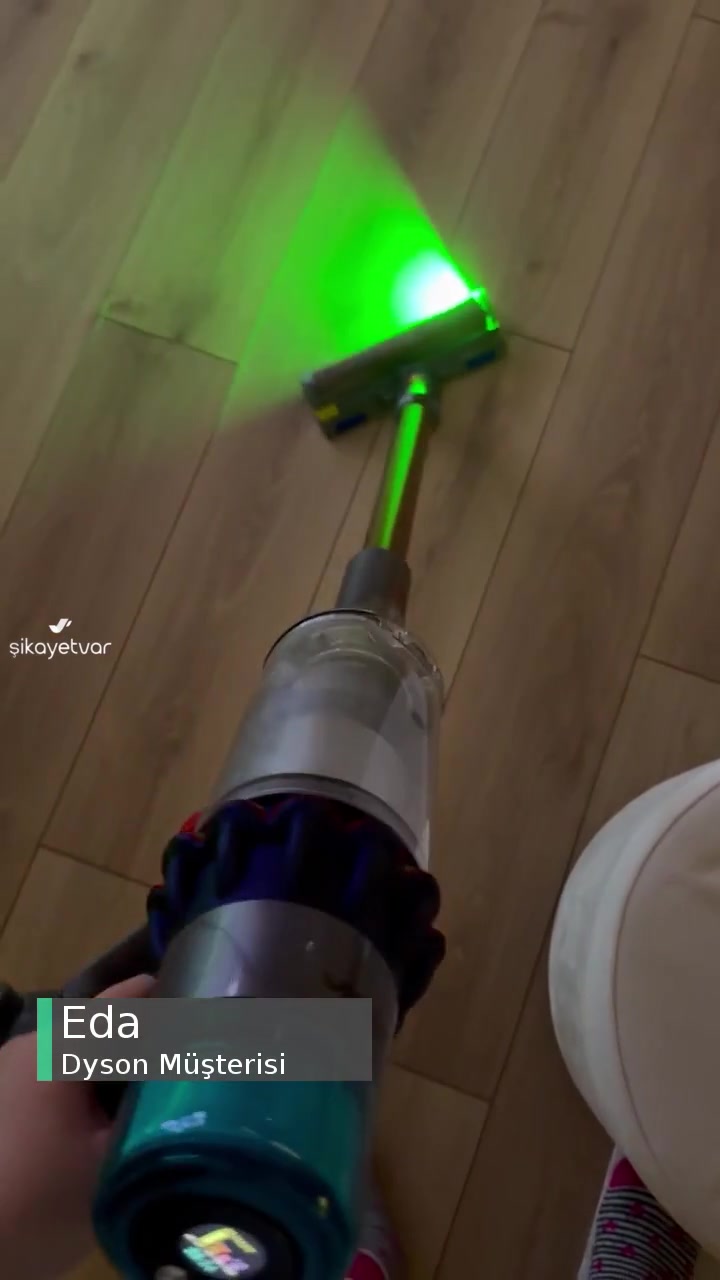 Dyson Süpürge Borusu Süpürürken Dönüyor videonun kapak resmi