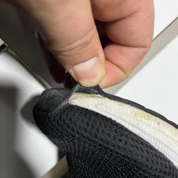 Ayıplı Ayakkabılar Ve Personelin Saygısız Davranışı