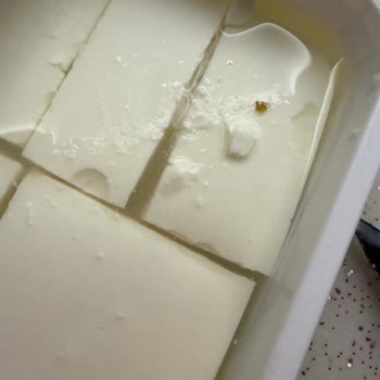 Sütaş Süzme Peynirinde Cam Parçası Görülmesi