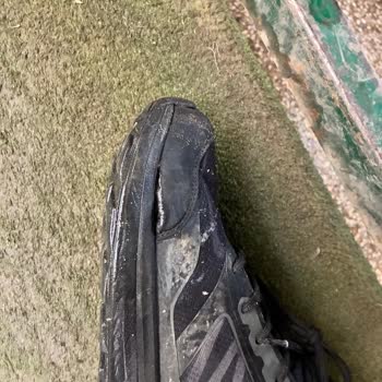 Su Geçirmez Olması Gereken Lotto Ayakkabıda Su Sızması Ve Değişim Talebi