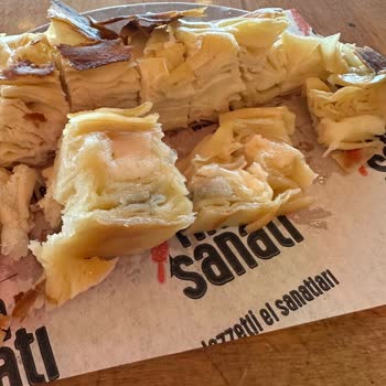 Küflü Su Böreği Servisi Ve Hijyen İhmali