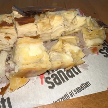 Küflü Su Böreği Servisi Ve Hijyen İhmali