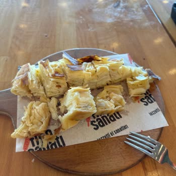 Küflü Su Böreği Servisi Ve Hijyen İhmali