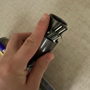 Dyson V12 Dikey Süpürge Işıklı Başlık Bağlantısının Kendi Kendine Çıkması Ve Garanti Sorunu