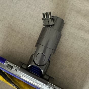 Dyson V12 Dikey Süpürge Işıklı Başlık Bağlantısının Kendi Kendine Çıkması Ve Garanti Sorunu