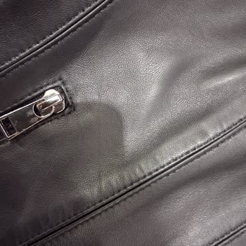 Ayıplı Deri Cekette Soyulma Ve Fermuar Çiziklerine İade Reddi