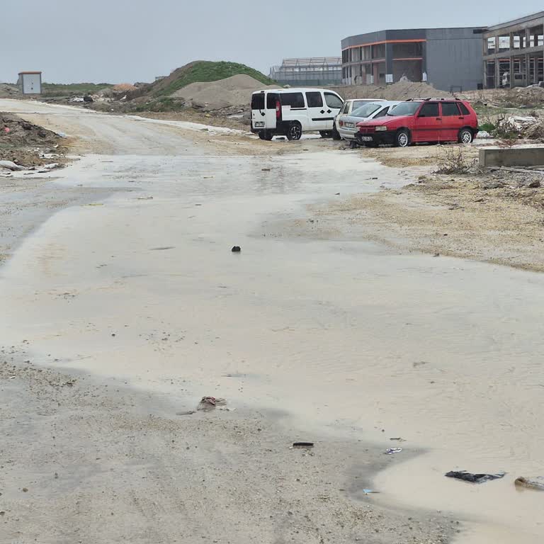 Ramiz Tuncel Bulvarı’nda Yol Şartları Esnafları Mağdur Ediyor