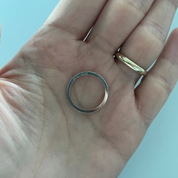 Kaynak İzli Tam Tur Yüzük Ve Cevapsız Müşteri Hizmeti Nedeniyle Acil Değişim Talebi