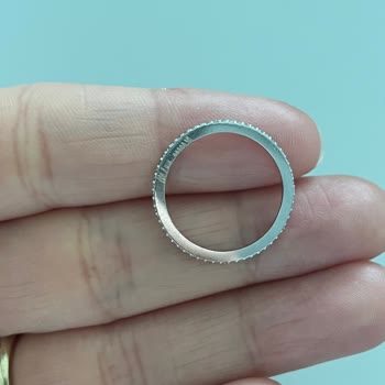 Kaynak İzli Tam Tur Yüzük Ve Cevapsız Müşteri Hizmeti Nedeniyle Acil Değişim Talebi