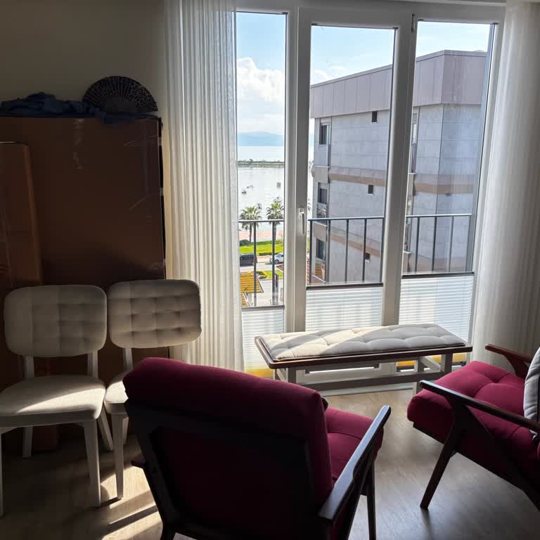 Kelebek Mobilya'dan İki Ay Bekleyiş Sonrası Kırık Ve Ayıplı Teslimat