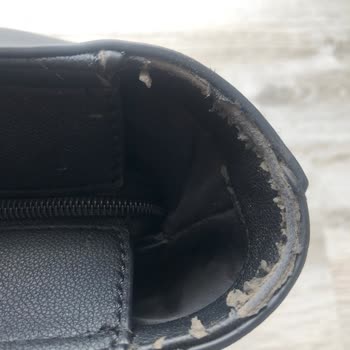 İlk Kullanımda Yüzeyi Pul Pul Soyulmuş Guess Çantası: Kalite Sorunu