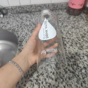 Şok Market'ten Alınan Cam Matara Üretim Hatası: Alt Kısım Ayrıldı