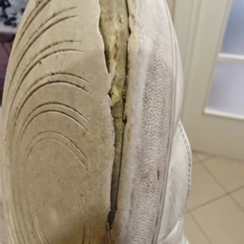 Nike Air Force 1 Ayakkabımda İki Ayda Taban Erimesi, Mağaza Ret Kararı Ve Değişim Talebi