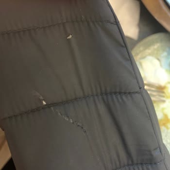 Kollarındaki Deliklerden Dolayı Lumberjack Montu Kullanıcı Hatası İddiasına Karşı Değişim Talebi