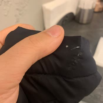 Kollarındaki Deliklerden Dolayı Lumberjack Montu Kullanıcı Hatası İddiasına Karşı Değişim Talebi