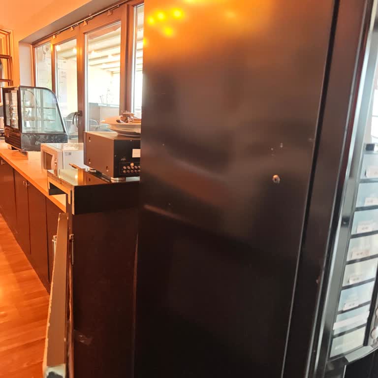 Kantin Kapatılması Ve Tuvalet Kokusu Öğrencileri Mağdur Ediyor