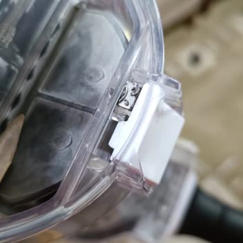 Mıknatıslı Kapağın Metal Parçalarını Yakalaması Çekişi Bozuldu