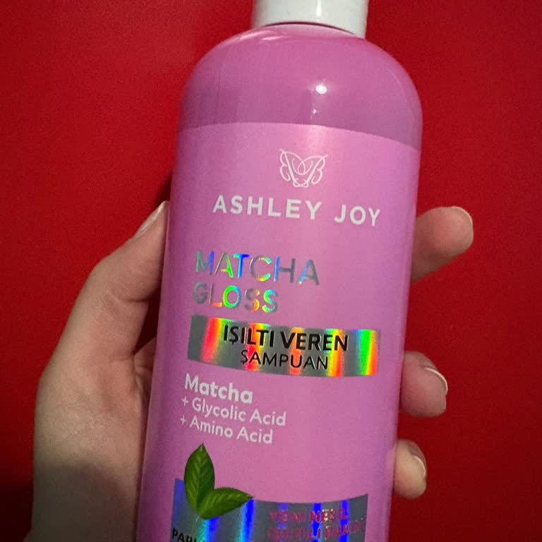Ashley Joy Matcha Gloss Şampuanı Saç Diplerinde Aşırı Yağlanma Ve Temizlenmemiş Hissi Yarattı