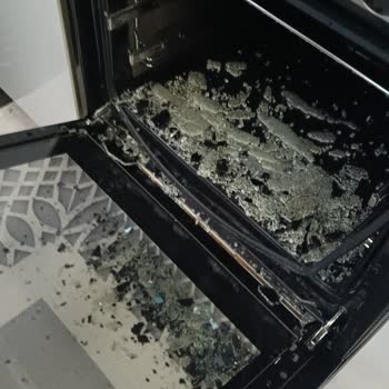 Cam Patlaması Sonrası Siemens Fırın Camının Ücretsiz Değişimi Gereği