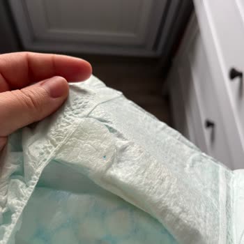 Prima Bebek Bezi Üzerinde Yapışkan Kalıntı Ve Katı Cisim Sorunu