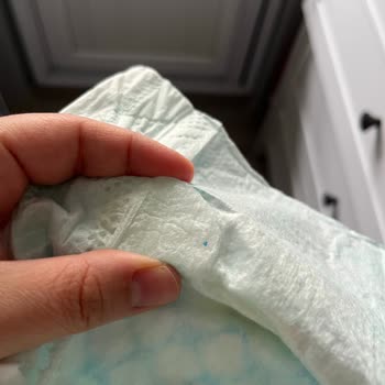 Prima Bebek Bezi Üzerinde Yapışkan Kalıntı Ve Katı Cisim Sorunu