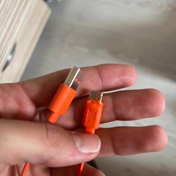 Şarj Portunda Isınma Ve Yanma Yapan JBL 570 BT Kulaklık İçin Yeniden Değişim Talebi