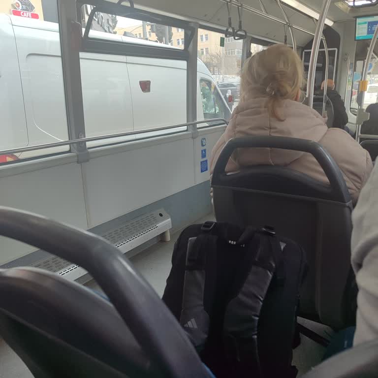 Sefaköy Merkez Caddesi Kaldırım İnşaatı Trafiği Katlanılamaz Hale Getirdi