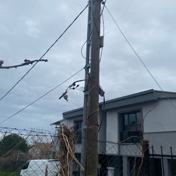 Kopuk Elektrik Kablonun 9 Aylık Gözardı Edilmesi Çocukları Tehlikeye Atıyor