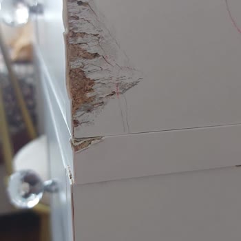 Dikkatsiz Montaj Ekibi Kırılan Makyaj Aynası İçin Hemen Tazminat Talebi