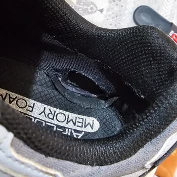 Garanti Kapsamındaki Skechers Ayakkabımda Yırtılma Ve Koku, Kullanıcı Hatası İddiası