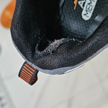 Garanti Kapsamındaki Skechers Ayakkabımda Yırtılma Ve Koku, Kullanıcı Hatası İddiası