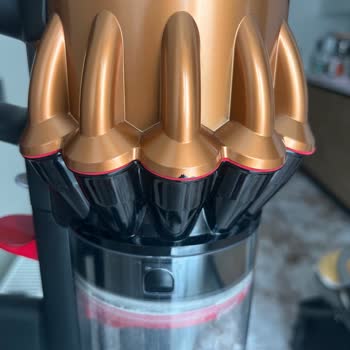 Yeni Dyson Süpürgesinde Boya Atması Garantili Parça Değişimi Talebi