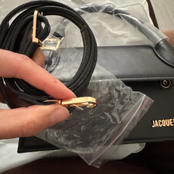 Lilipar Boutique İki Gündür Defalarca Yazmama Rağmen Hiçbir Yanıt Alamıyorum