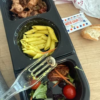 Gebze Tavuk Dünyası Şubesinde Yemeğin İçinden Deniz Salyangozu Benzeri Yabancı Madde Çıktı