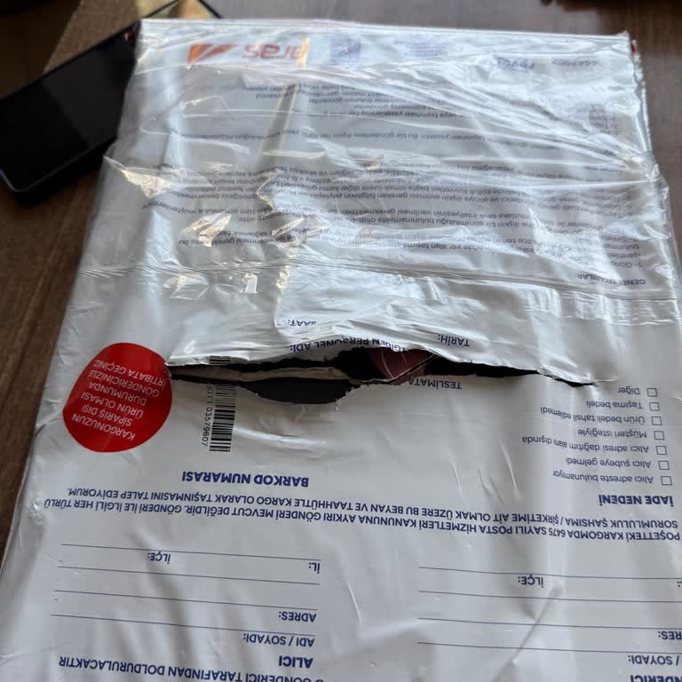 İç Çamaşırı Paketi Açık Ve Yırtık Şekilde Teslim Edildi