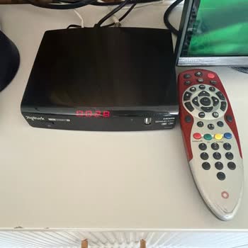 Yıllık Abonelik Göz Önünde Bulundurularak Kutu Ve Kumandanın Ücretsiz Değişimi Gerekiyor