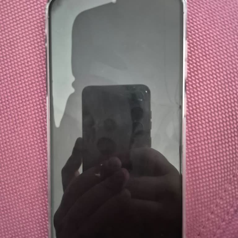 Media Markt'ta Yüksek Ücretli Ekran Koruyucunun Erken Çözülmesi Ve Değişim Talebi