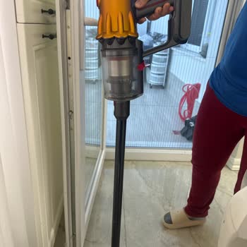 Dyson V12 Süpürge Bağlantı Noktasındaki Esneme Garanti Kapsamında Tamir Talebi