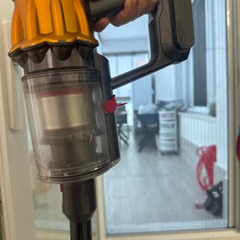 Dyson V12 Süpürge Bağlantı Noktasındaki Esneme Garanti Kapsamında Tamir Talebi