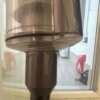 Dyson V12 Süpürge Bağlantı Noktasındaki Esneme Garanti Kapsamında Tamir Talebi