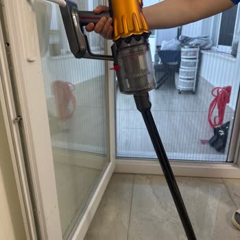 Dyson V12 Süpürge Bağlantı Noktasındaki Esneme Garanti Kapsamında Tamir Talebi