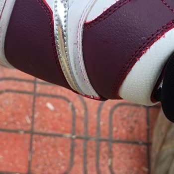 Nike Air Jordan’da Kırmızı Boya Akması Ve Değişim Talebi