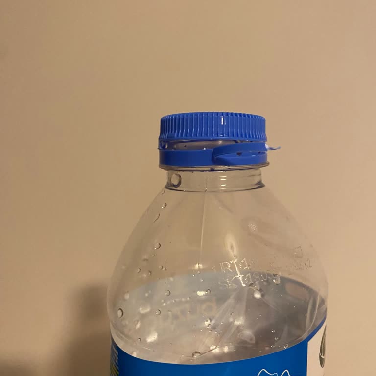 Buzdağı Su Şişelerinin Kapakları Keskin Parçalarla Çıkıyor Ve Ellerimizi Yaralıyor