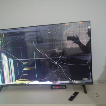 Kırık Ekranlı Televizyon Teslimatı İçin Ücretsiz Değişim Talebi